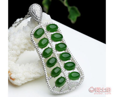 冠尚東澳珠寶 新疆和田碧玉芭蕉扇形吊墜——傳統(tǒng)與時(shí)尚的完美融合