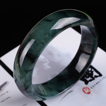 “A貨”翡翠手鐲 從漢風(fēng)珠寶到五金交電的奇妙跨界